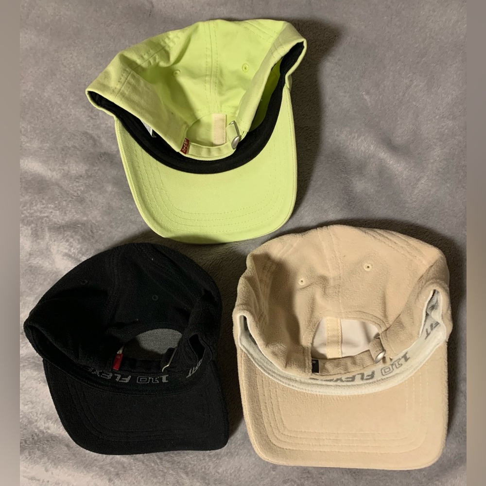 (3) LEVI'S ESSENTIAL LOGO CAPS - Picture 3 of 8